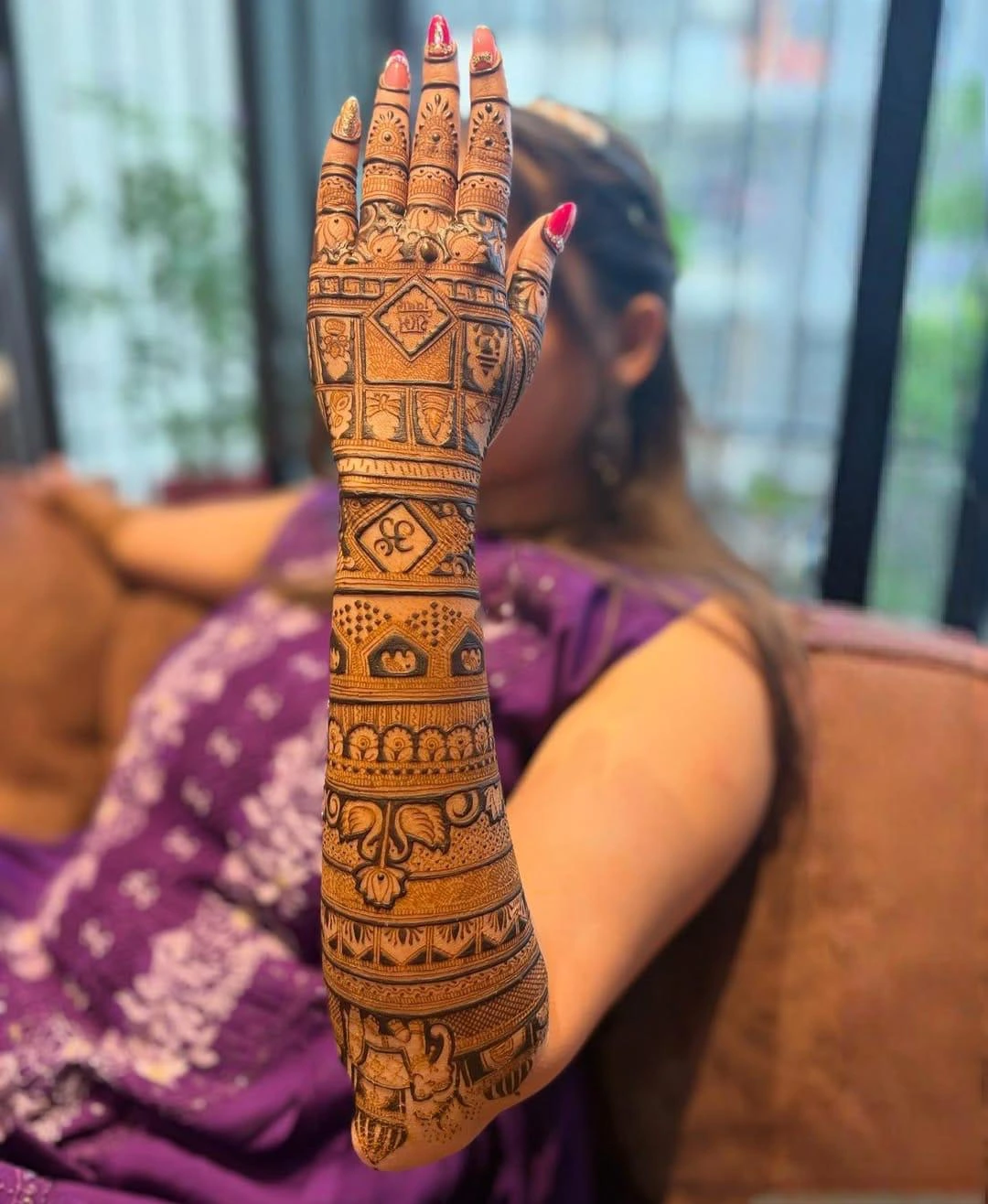 Wedding Mehendi Booking Guide: When Should You Hire a Mehendi Artist?